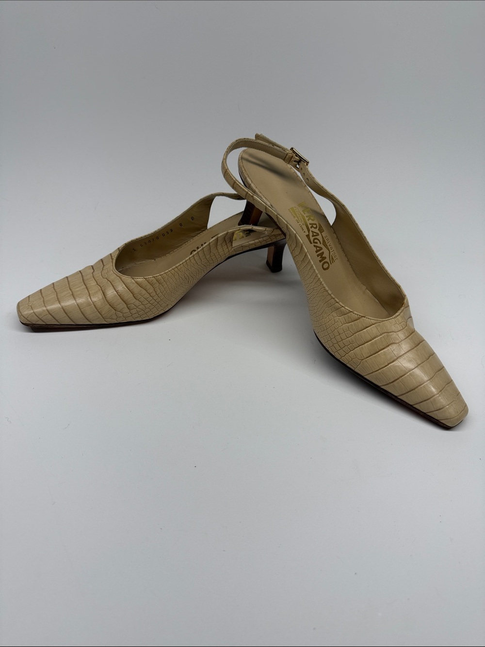Vintage Salvatore Ferragamo Cream Croc-Embossed Slingback Pumps